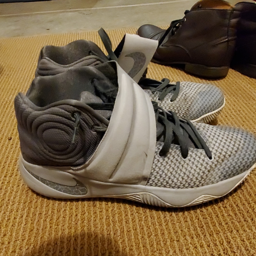 Nike Kyrie 2